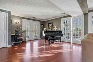 6346 Clark State Rd, Columbus, OH 43230