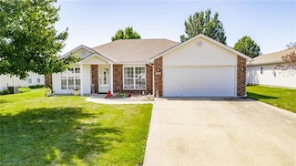 723 Country Ln, Raymore, MO 64083