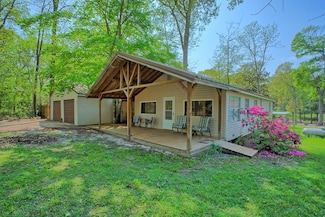202 Bay Dr, Burkeville, TX 75932