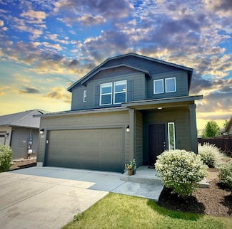 2522 NW Hemlock Way, Redmond, OR 97756