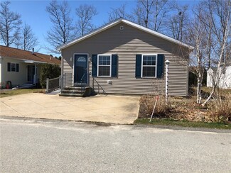 79 Lark Ln, Tiverton, RI 02878