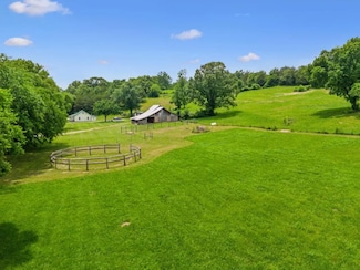 2665 Center Point Dr, Pulaski, TN 38478