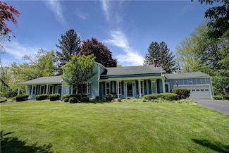 37 York St, Honeoye Falls, NY 14472