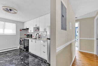 8 Woodcrest Ct Unit 6, South Weymouth, MA 02190