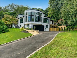 101 Nadia Ct, Port Jefferson, NY 11777