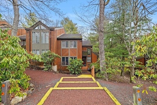 57 Red Fox Ct, Lake Harmony, PA 18624