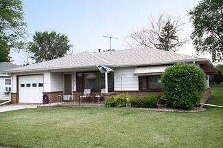 329 W Wood St, Peotone, IL 60468