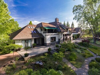 563 Rogue Ridge Dr, Grants Pass, OR 97527