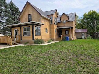 411 N Elm St, Cresco, IA 52136