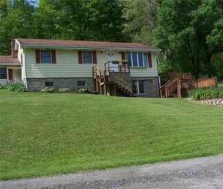 118 Snowy Hill Dr, Bolivar, PA 15923
