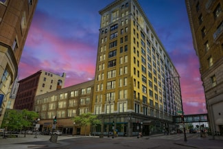 350 Saint Peter St Unit 1110, Saint Paul, MN 55102