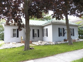 735 N 5th Ave, Sturgeon Bay, WI 54235