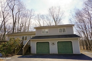 102 Hawkview Ct, Milford, PA 18337