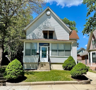 370 North St, Elgin, IL 60120