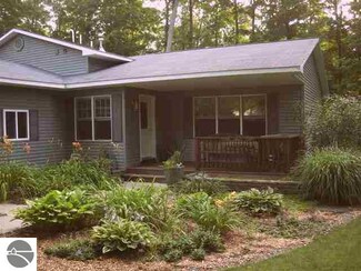 8535 Bent Pine Dr, Lake Ann, MI 49650