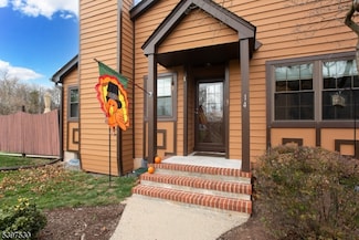 14 Manor Dr, Hillsborough, NJ 08844