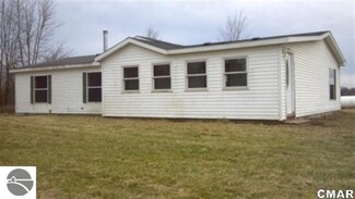 8088 Vernon Rd, Clare, MI 48617