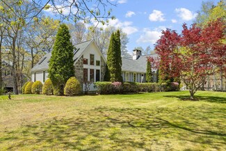 4 Floral St, Windham, NH 03087
