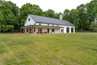9673 N 27th St, Richland, MI 49083