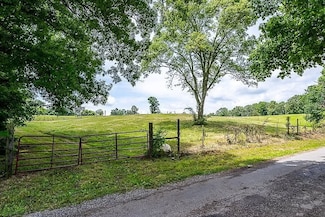 2562 Peeled Chestnut Ln, Sparta, TN 38583