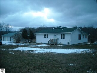 2515 Frankfort Hwy, Frankfort, MI 49635