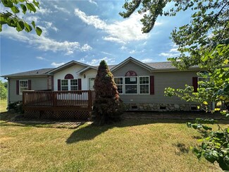 115 Green Walnut St, Traphill, NC 28685