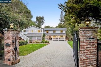 32 Greenwood Ct, Orinda, CA 94563