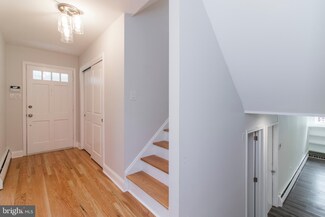 914 Newtown Rd, Devon, PA 19333