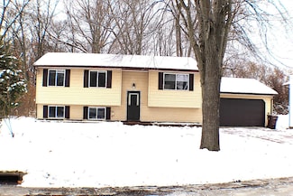 2212 Aurora Dr, Jackson, MI 49203