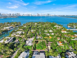 2524 Regatta Ave, Miami Beach, FL 33140