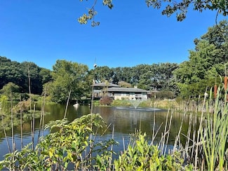 1050 Coolwood Dr, Valparaiso, IN 46385