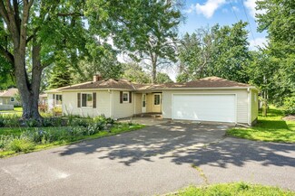 8350 E River Rd, Minneapolis, MN 55432