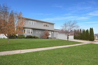 1553 Audubon Dr, Waterloo, IA 50701