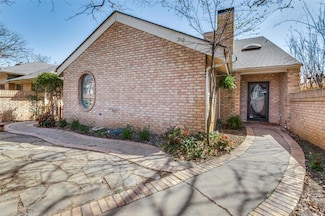 2112 Woodway Dr, Arlington, TX 76017