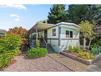1400 Candlelight Dr Unit 185, Eugene, OR 97402