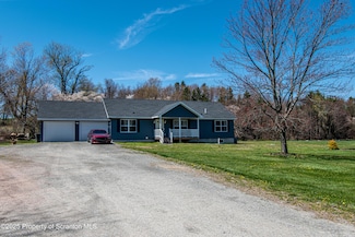 151 Sandy Banks Rd, Greenfield Township, PA 18407