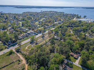 11690 S Ridgeway Dr, Willis, TX 77318