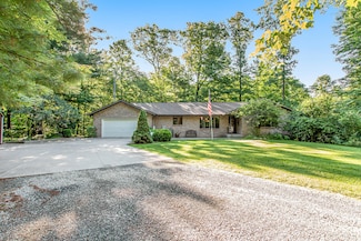 4894 Brookside Ln, Fremont, MI 49412