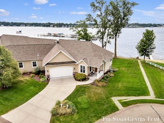 16200 Shoreview Dr, Spring Lake, MI 49456