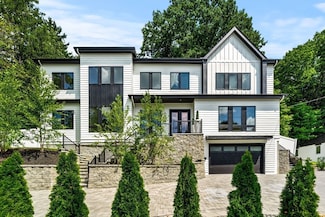 678 Dedham St, Newton, MA 02459