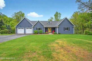 18 Kitchell Ln, Queensbury, NY 12804