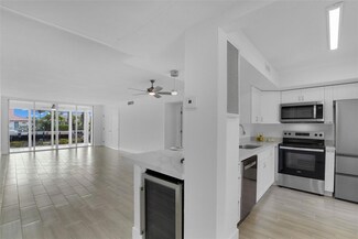 3000 NE 48th Ct Unit 105, Lighthouse Point, FL 33064