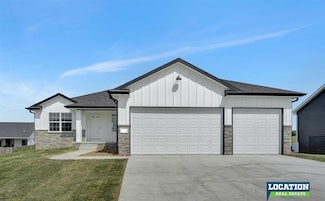 7622 Vera Dr, Lincoln, NE 68516