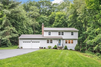 6 Buckboard Ln, Fairfield, CT 06824