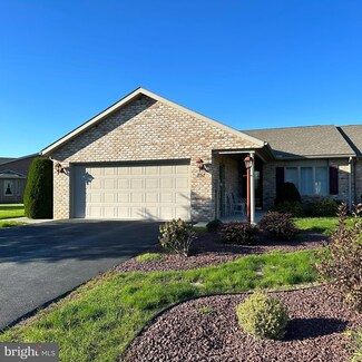 251 Woodvale Dr, Chambersburg, PA 17201
