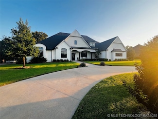 3611 N Country Club Cir, Muskogee, OK 74403