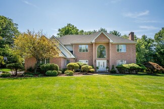 3 Trumbull Ln, West Hartford, CT 06117