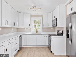 366 W 11th St, Front Royal, VA 22630