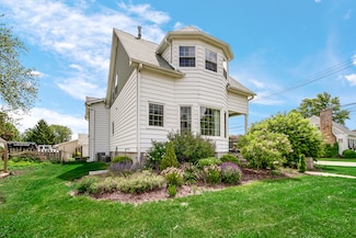 1048 Somonauk St, Sycamore, IL 60178