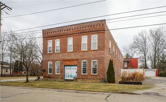 241 Myrtle St, Ravenna, OH 44266